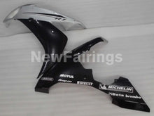 Cargar imagen en el visor de la galería, Black and Silver Factory Style - YZF-R1 04-06 Fairing Kit
