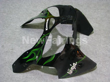 Cargar imagen en el visor de la galería, Black and Green Flame - NINJA ZX-6R 00-02 Fairing Kit