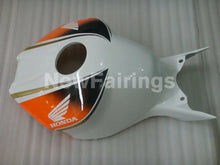 Cargar imagen en el visor de la galería, Black and Orange White Lee - CBR1000RR 04-05 Fairing Kit
