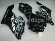 Cargar imagen en el visor de la galería, Black and Silver Fire - CBR1000RR 04-05 Fairing Kit