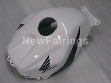 Cargar imagen en el visor de la galería, Black and White Factory Style - CBR600RR 05-06 Fairing Kit