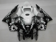 Cargar imagen en el visor de la galería, Black and White Skull - CBR600RR 05-06 Fairing Kit