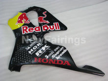 Cargar imagen en el visor de la galería, Black and Yellow Red Bull - CBR 900 RR 92-93 Fairing Kit