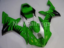 Cargar imagen en el visor de la galería, Green and Black Flame - YZF-R1 02-03 Fairing Kit
