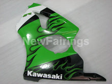 Cargar imagen en el visor de la galería, Green and Black Flame - NINJA ZX-6R 00-02 Fairing Kit
