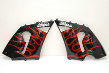 Cargar imagen en el visor de la galería, Black and Red Flame - NINJA ZX-6R 05-06 Fairing Kit