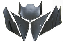 Cargar imagen en el visor de la galería, Black and Red Flame - NINJA ZX-6R 05-06 Fairing Kit