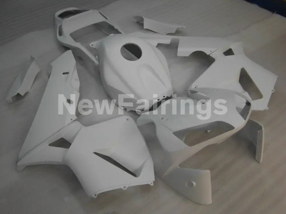Matte White No decals - CBR600RR 03-04 Fairing Kit