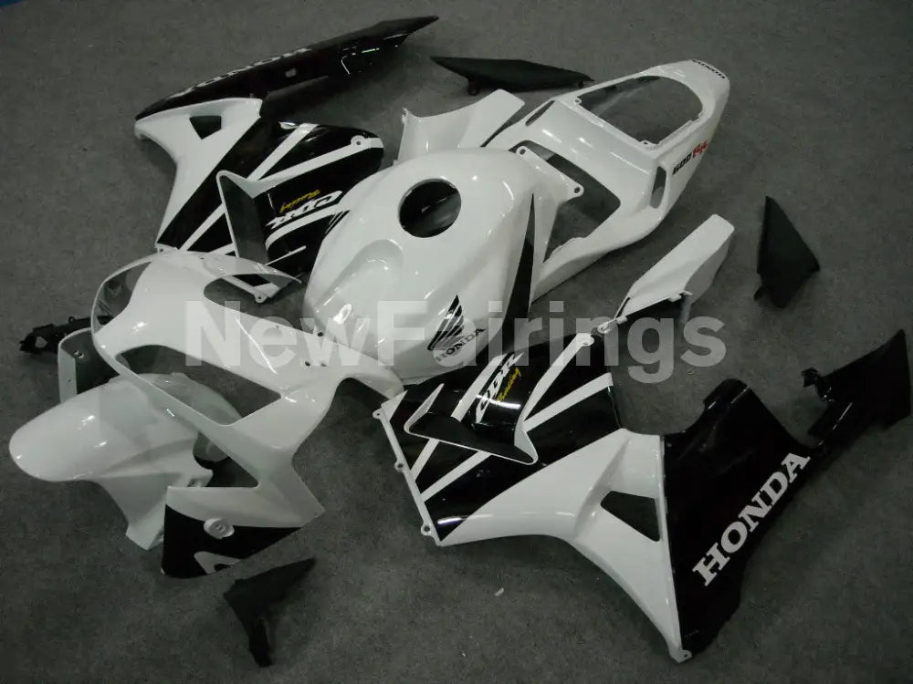 Pearl White and Black Factory Style - CBR600RR 03-04 Fairing Kit