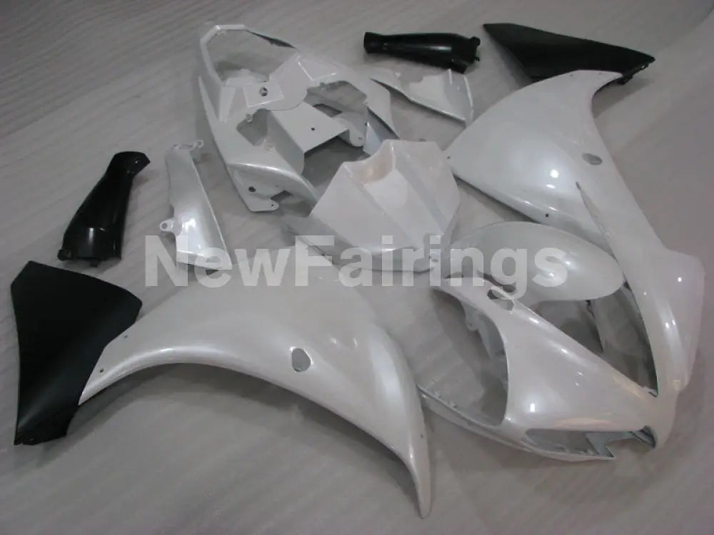 Pearl White and Matte Black No decals - YZF-R1 09-11 Fairing Kit