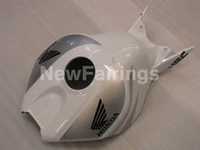 Cargar imagen en el visor de la galería, Pearl White and Silver Repsol - CBR1000RR 04-05 Fairing Kit