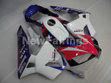 Cargar imagen en el visor de la galería, Red Blue and White Factory Style - CBR600RR 03-04 Fairing Kit