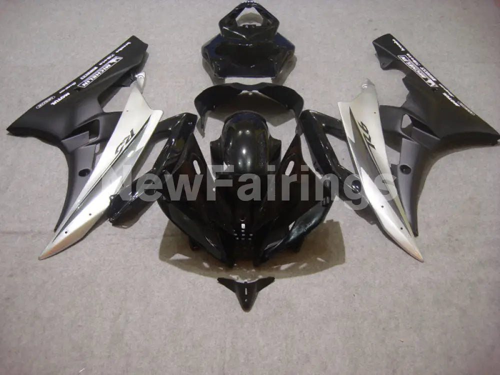 Silver and Black Matte Black Factory Style - YZF-R6 06-07 Fairing Kit