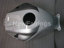 Cargar imagen en el visor de la galería, Silver and White Repsol - CBR600RR 03-04 Fairing Kit
