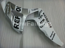 Cargar imagen en el visor de la galería, Silver and White Repsol - CBR1000RR 06-07 Fairing Kit