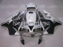Cargar imagen en el visor de la galería, White and Black Factory Style - CBR600RR 03-04 Fairing Kit