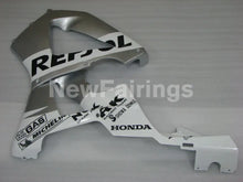 Cargar imagen en el visor de la galería, White and Silver Repsol - CBR 929 RR 00-01 Fairing Kit